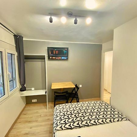 Suites Nuevas Con Bano Privado Frente Al Metro St Mwc Barcelona-Fira L'Hospitalet de Llobregat Bagian luar foto