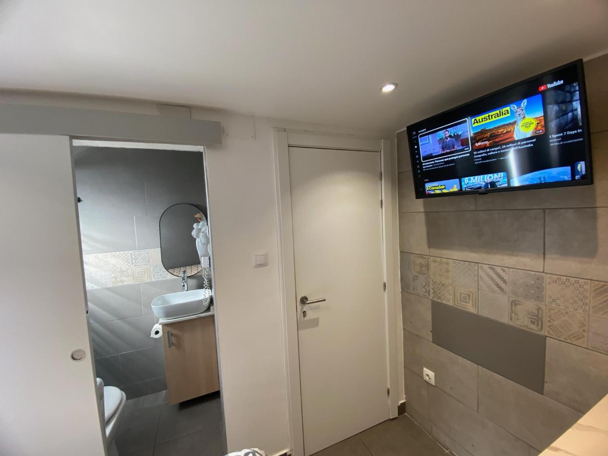 Suites Nuevas Con Bano Privado Frente Al Metro St Mwc Barcelona-Fira L'Hospitalet de Llobregat Bagian luar foto