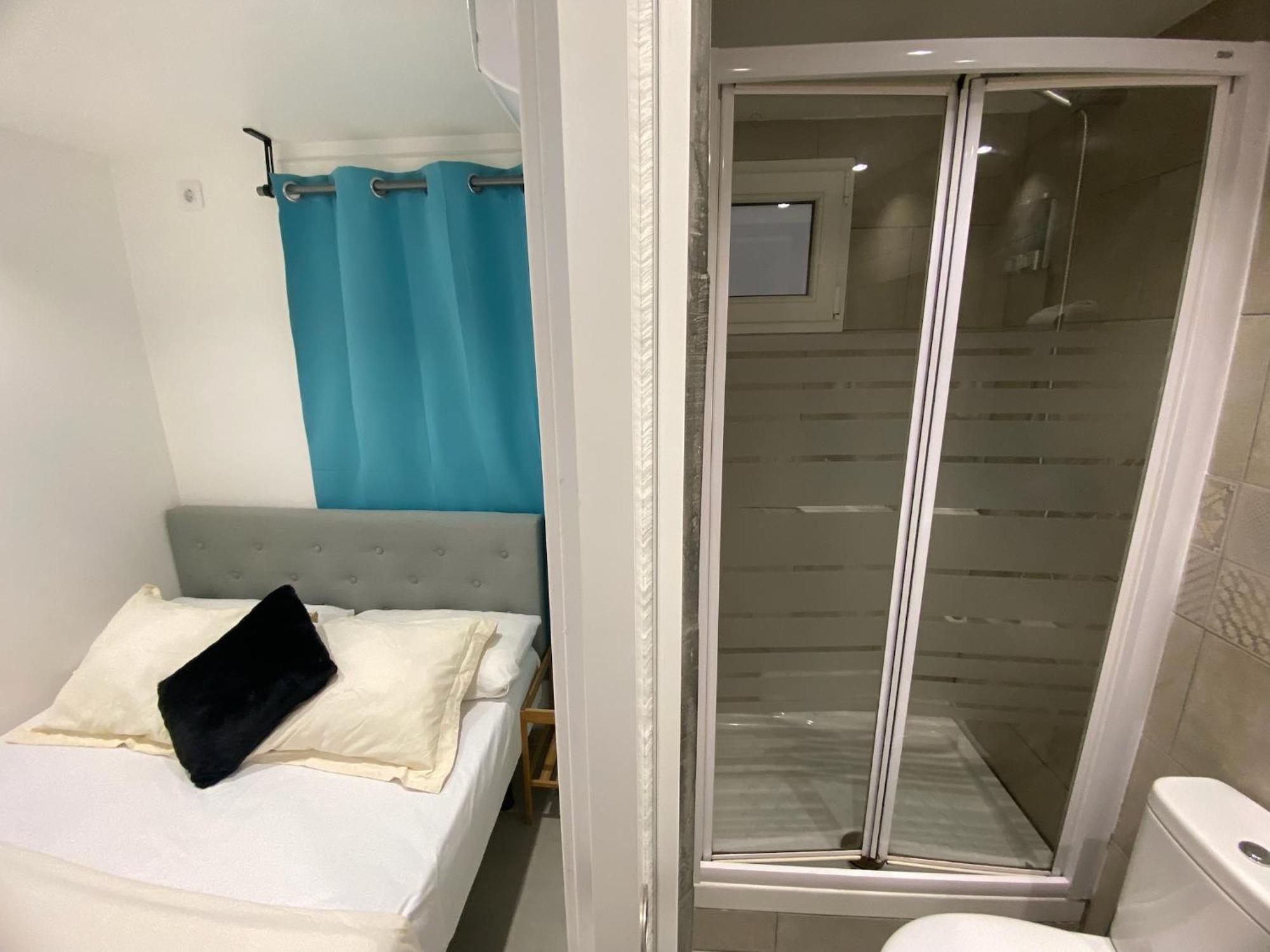 Suites Nuevas Con Bano Privado Frente Al Metro St Mwc Barcelona-Fira L'Hospitalet de Llobregat Bagian luar foto