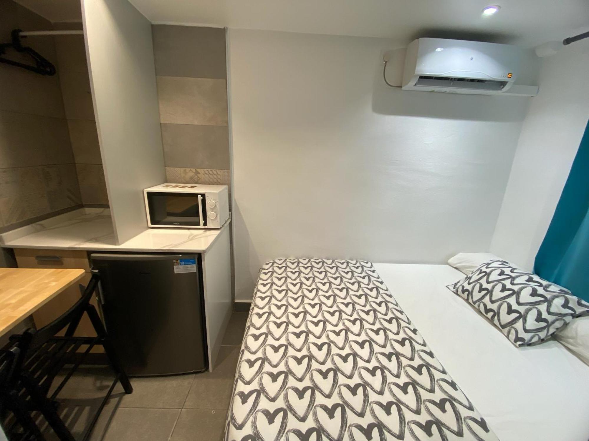Suites Nuevas Con Bano Privado Frente Al Metro St Mwc Barcelona-Fira L'Hospitalet de Llobregat Bagian luar foto