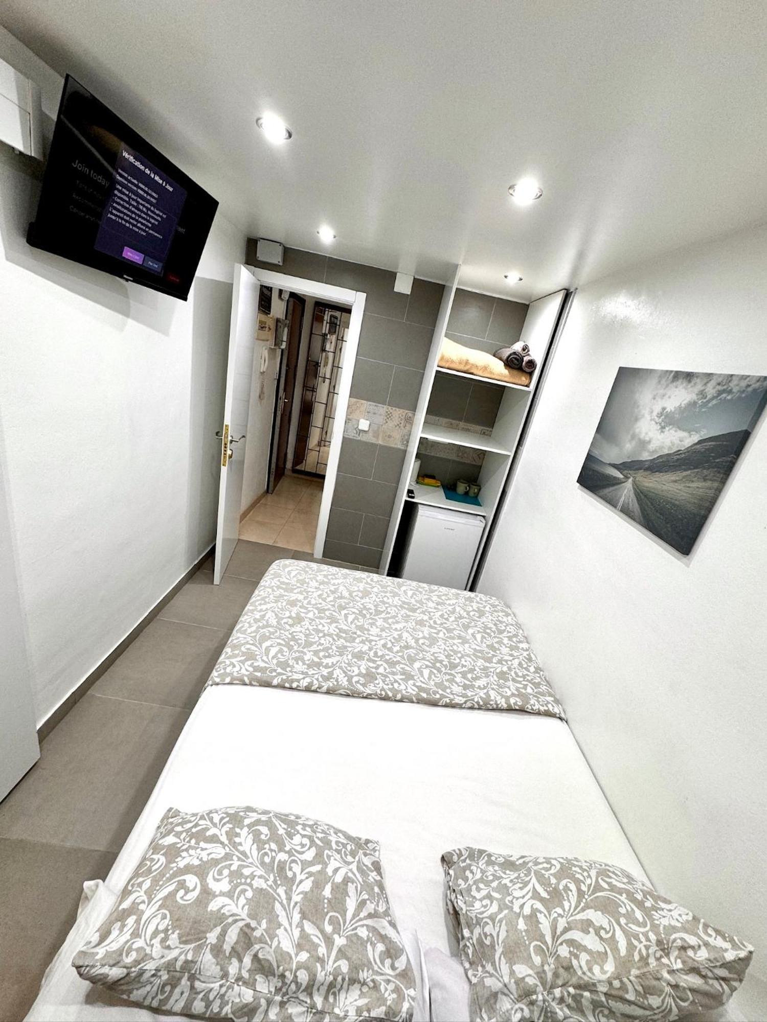 Suites Nuevas Con Bano Privado Frente Al Metro St Mwc Barcelona-Fira L'Hospitalet de Llobregat Bagian luar foto
