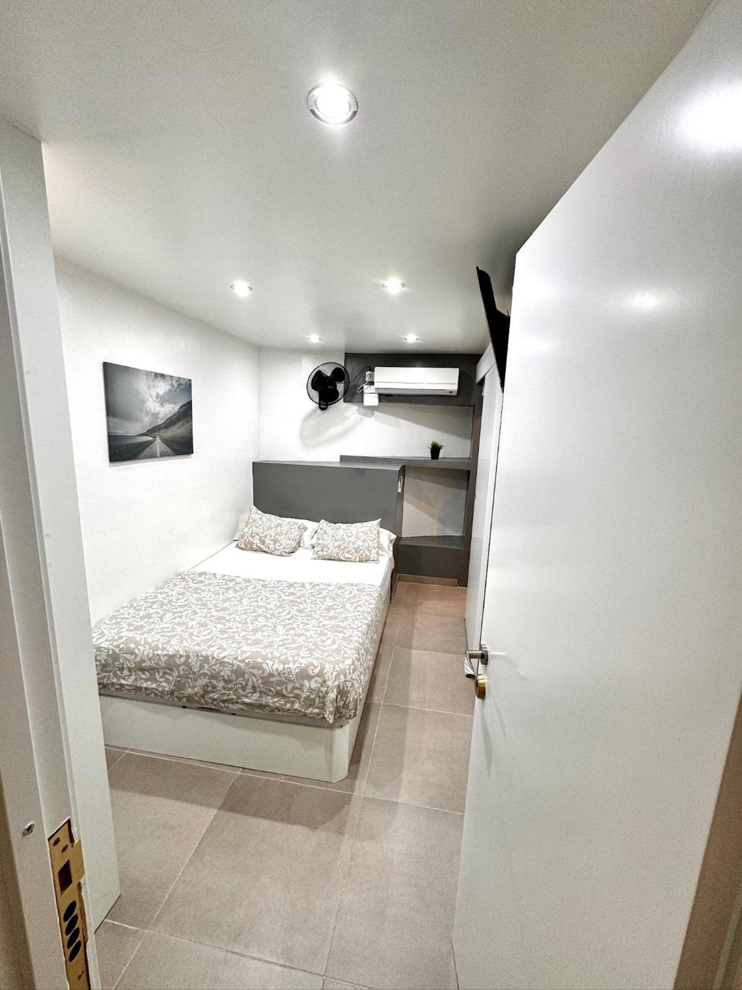 Suites Nuevas Con Bano Privado Frente Al Metro St Mwc Barcelona-Fira L'Hospitalet de Llobregat Bagian luar foto