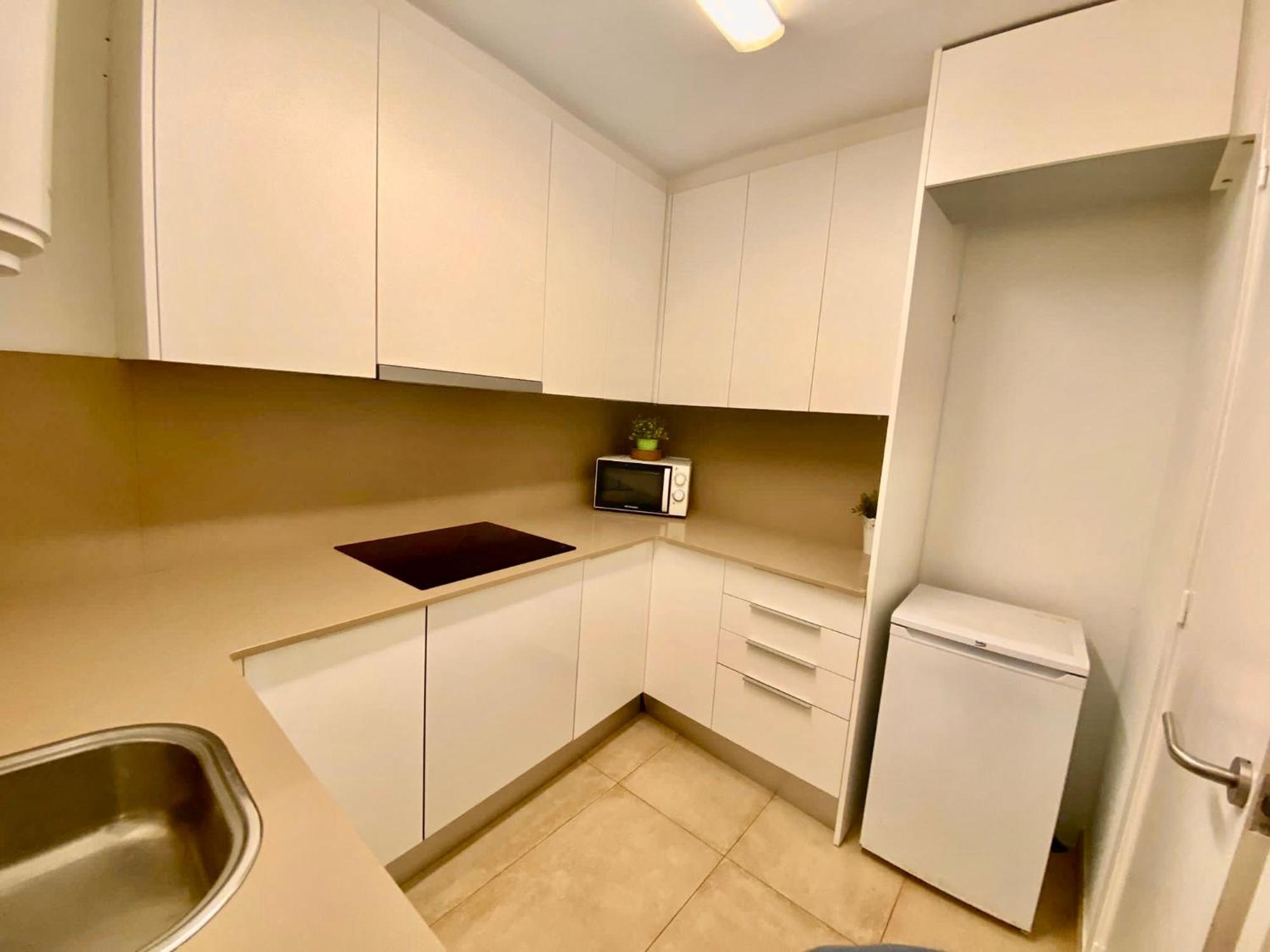 Suites Nuevas Con Bano Privado Frente Al Metro St Mwc Barcelona-Fira L'Hospitalet de Llobregat Bagian luar foto