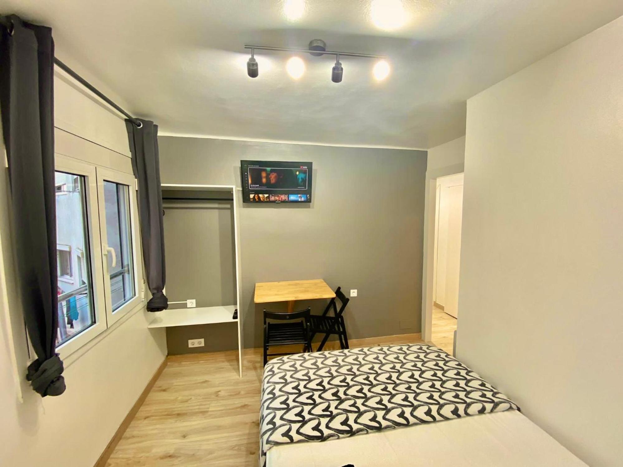 Suites Nuevas Con Bano Privado Frente Al Metro St Mwc Barcelona-Fira L'Hospitalet de Llobregat Bagian luar foto