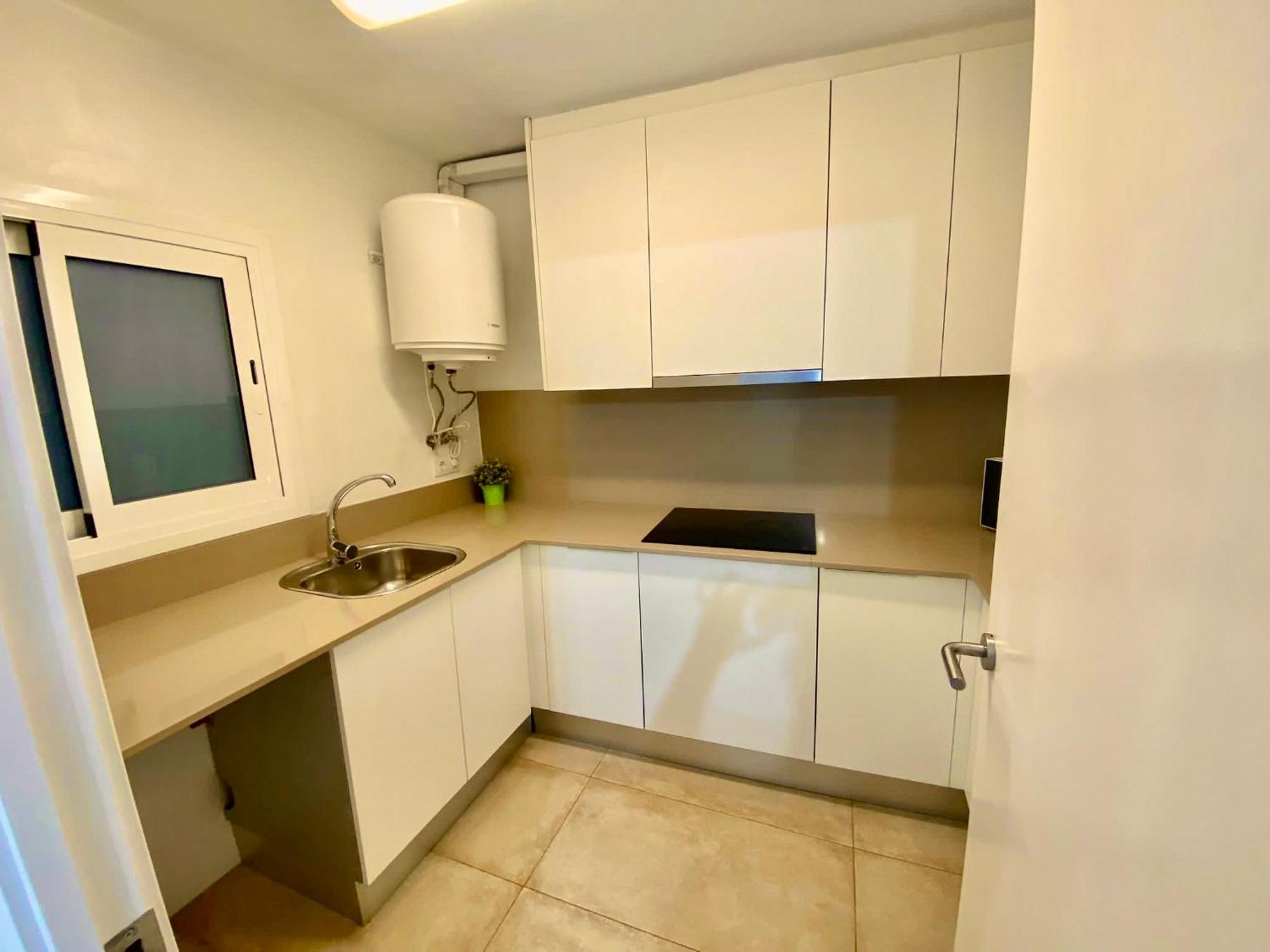 Suites Nuevas Con Bano Privado Frente Al Metro St Mwc Barcelona-Fira L'Hospitalet de Llobregat Bagian luar foto