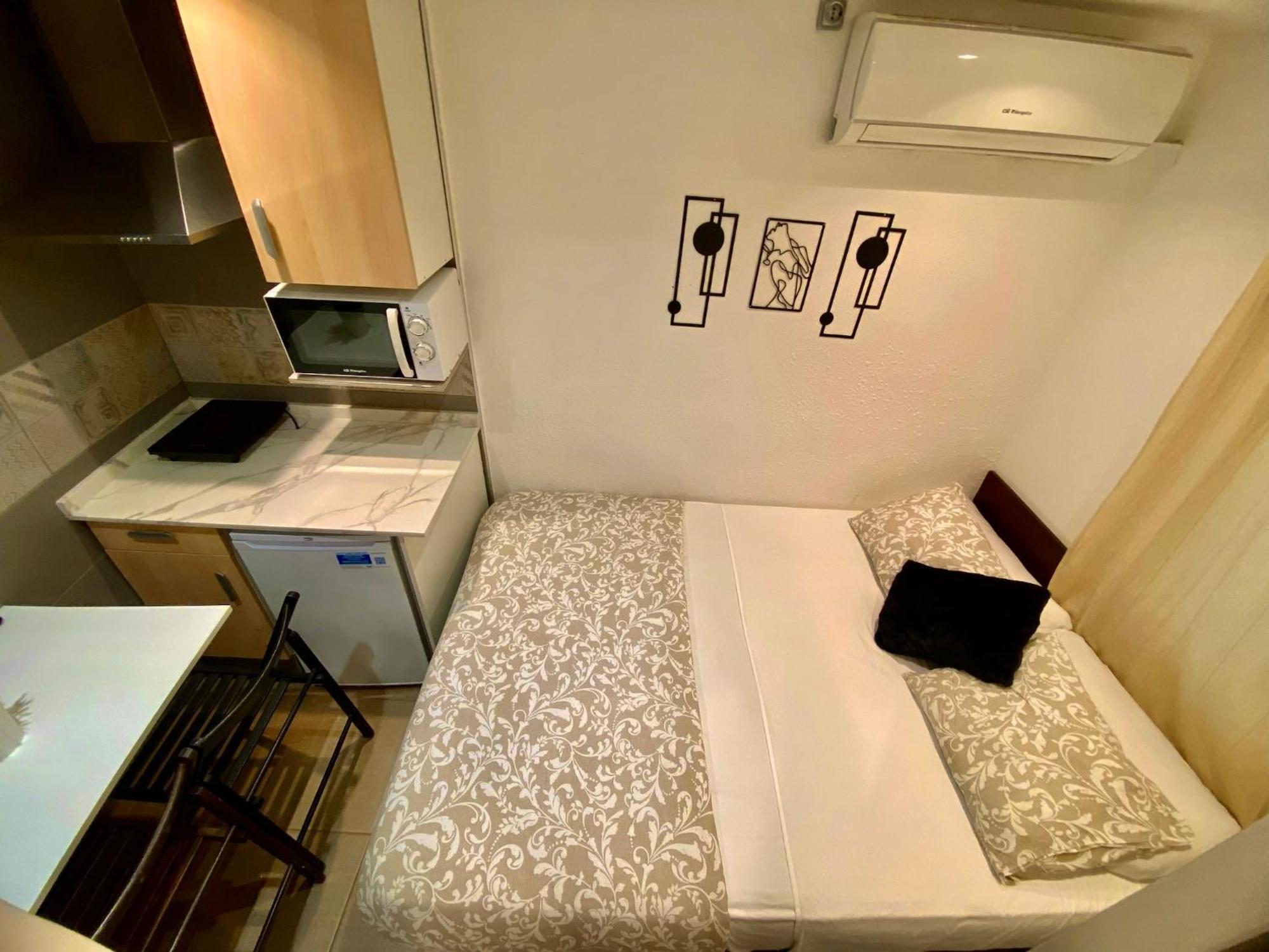 Suites Nuevas Con Bano Privado Frente Al Metro St Mwc Barcelona-Fira L'Hospitalet de Llobregat Bagian luar foto