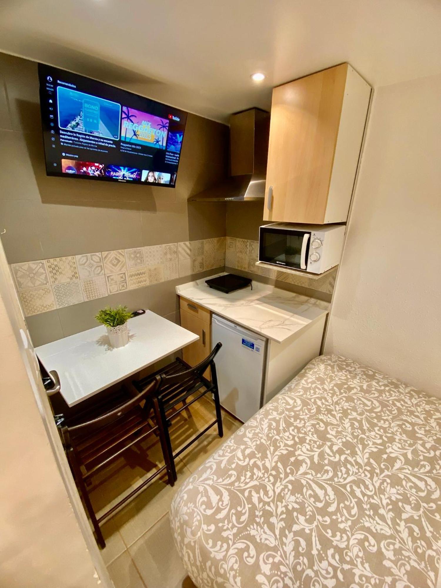 Suites Nuevas Con Bano Privado Frente Al Metro St Mwc Barcelona-Fira L'Hospitalet de Llobregat Bagian luar foto