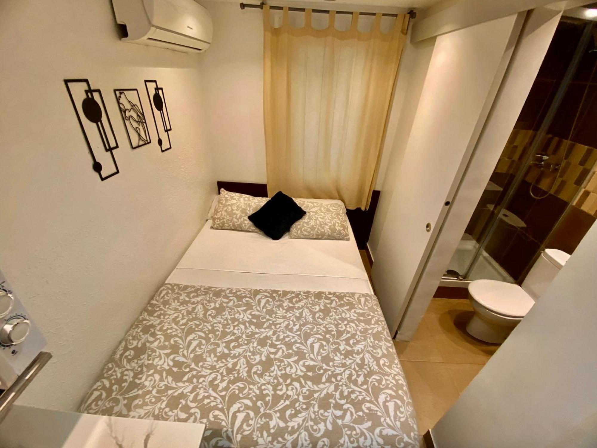 Suites Nuevas Con Bano Privado Frente Al Metro St Mwc Barcelona-Fira L'Hospitalet de Llobregat Bagian luar foto