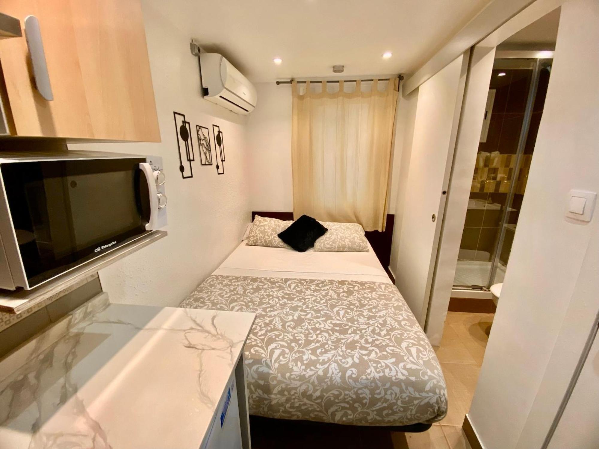 Suites Nuevas Con Bano Privado Frente Al Metro St Mwc Barcelona-Fira L'Hospitalet de Llobregat Bagian luar foto