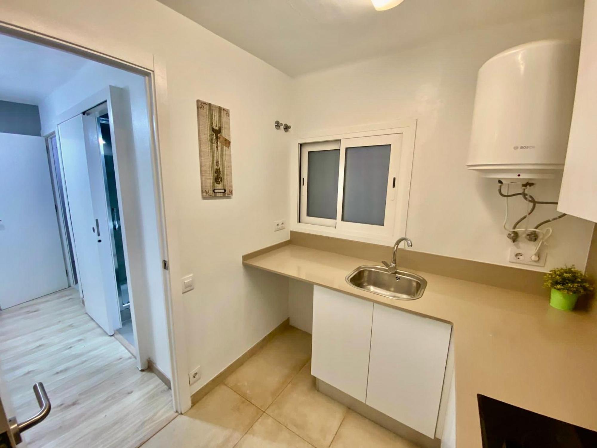Suites Nuevas Con Bano Privado Frente Al Metro St Mwc Barcelona-Fira L'Hospitalet de Llobregat Bagian luar foto