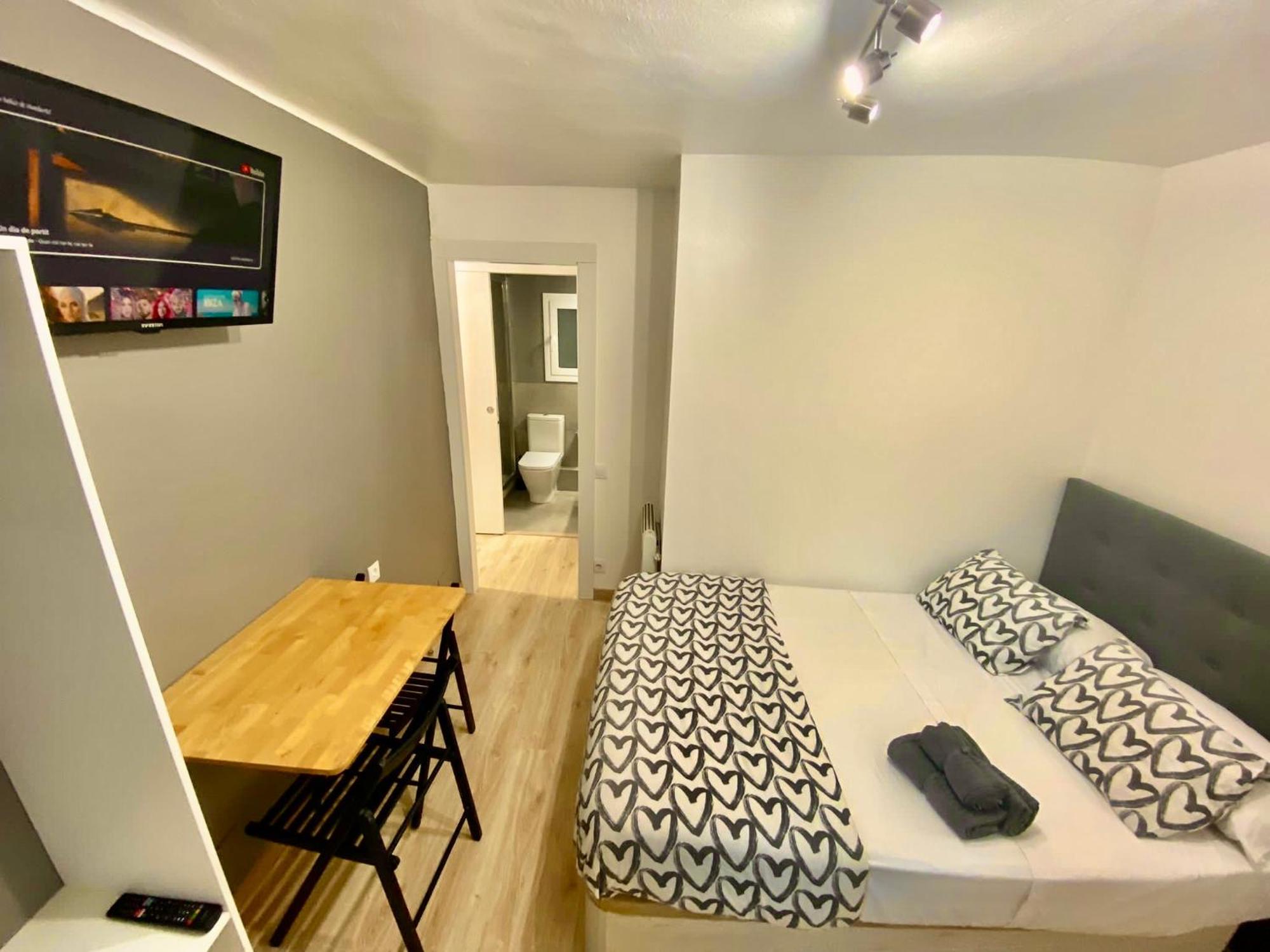 Suites Nuevas Con Bano Privado Frente Al Metro St Mwc Barcelona-Fira L'Hospitalet de Llobregat Bagian luar foto