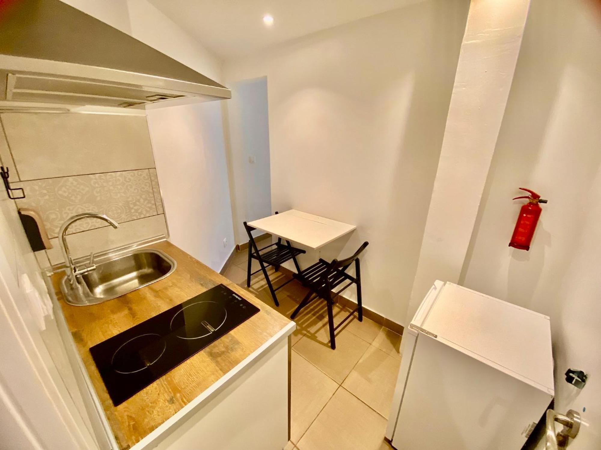 Suites Nuevas Con Bano Privado Frente Al Metro St Mwc Barcelona-Fira L'Hospitalet de Llobregat Bagian luar foto