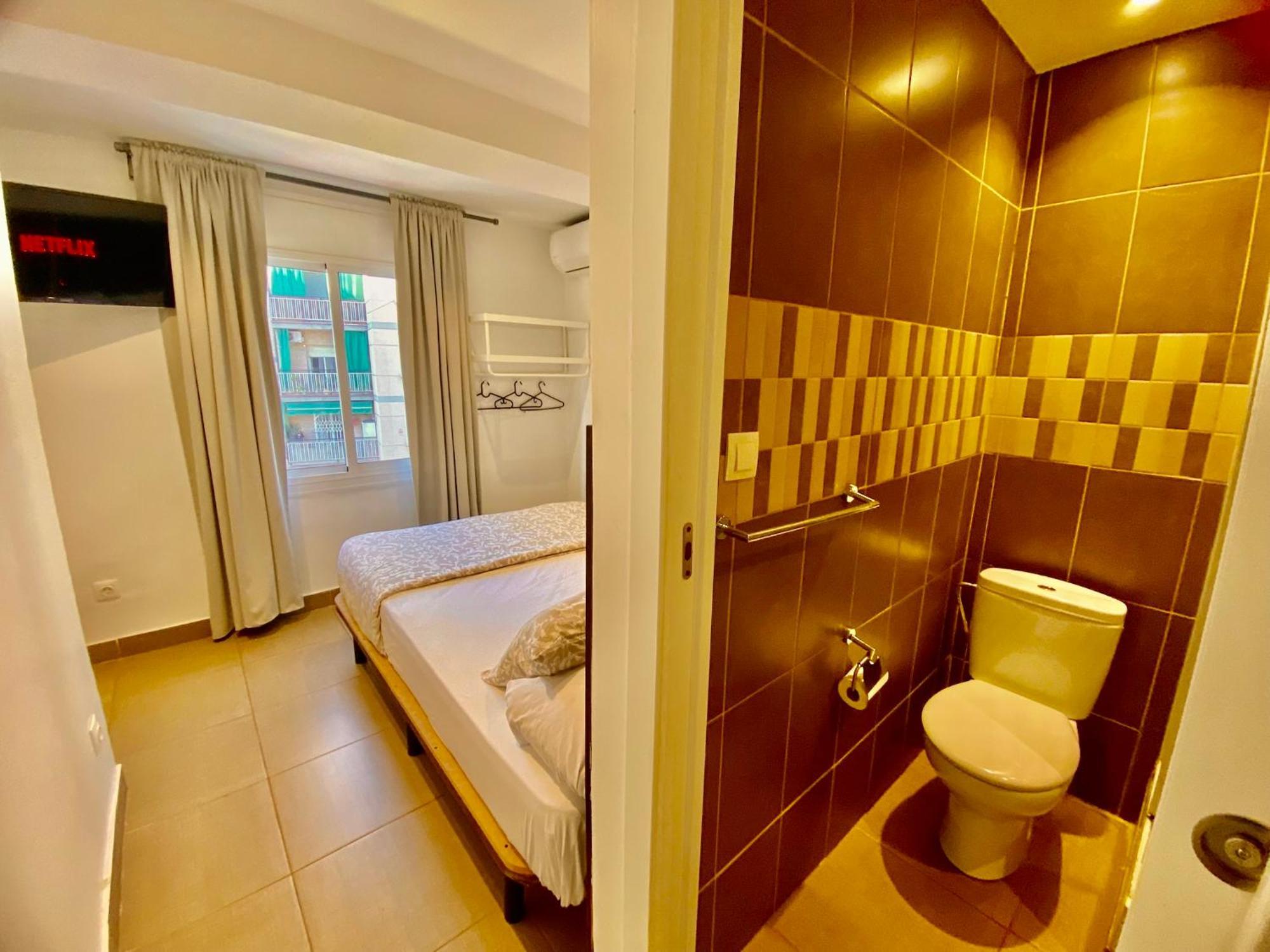 Suites Nuevas Con Bano Privado Frente Al Metro St Mwc Barcelona-Fira L'Hospitalet de Llobregat Bagian luar foto