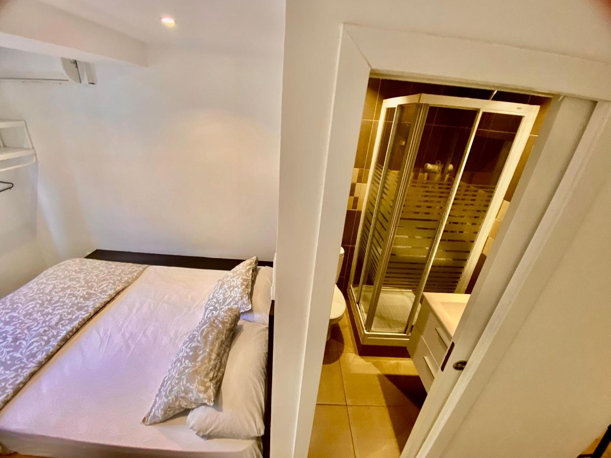 Suites Nuevas Con Bano Privado Frente Al Metro St Mwc Barcelona-Fira L'Hospitalet de Llobregat Bagian luar foto