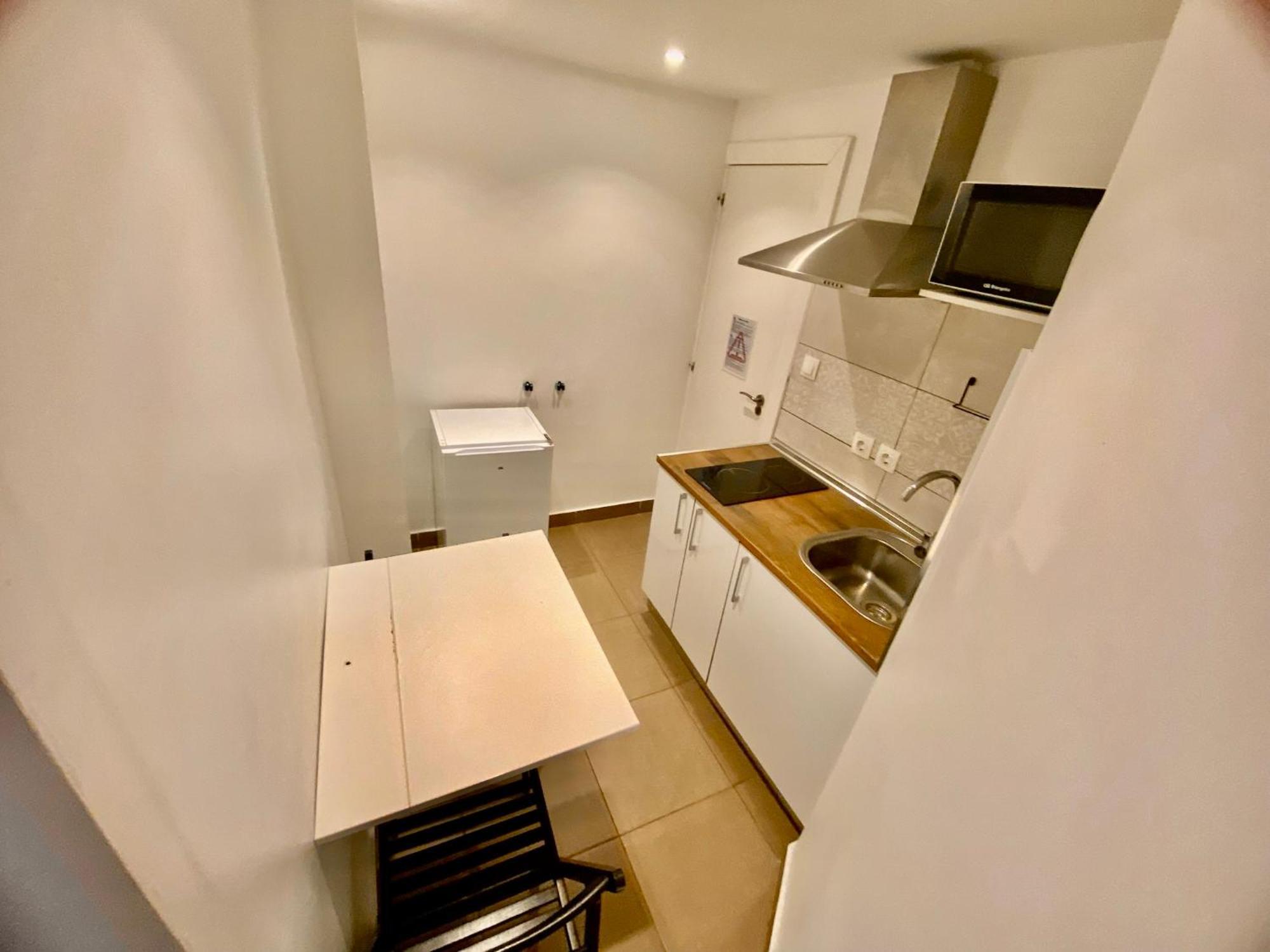 Suites Nuevas Con Bano Privado Frente Al Metro St Mwc Barcelona-Fira L'Hospitalet de Llobregat Bagian luar foto