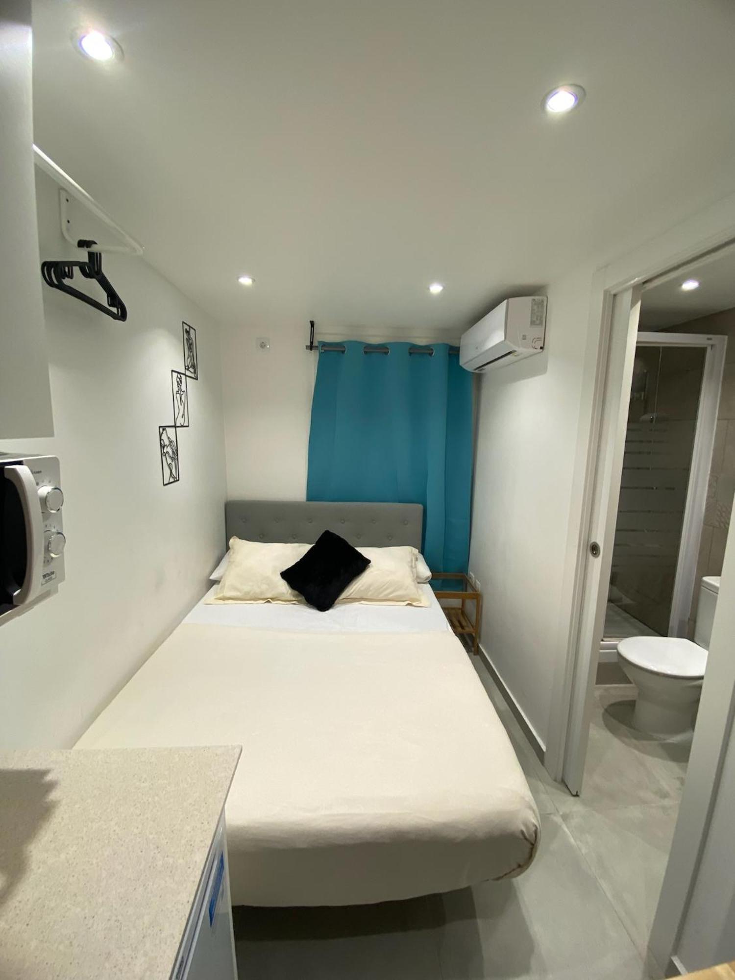 Suites Nuevas Con Bano Privado Frente Al Metro St Mwc Barcelona-Fira L'Hospitalet de Llobregat Bagian luar foto