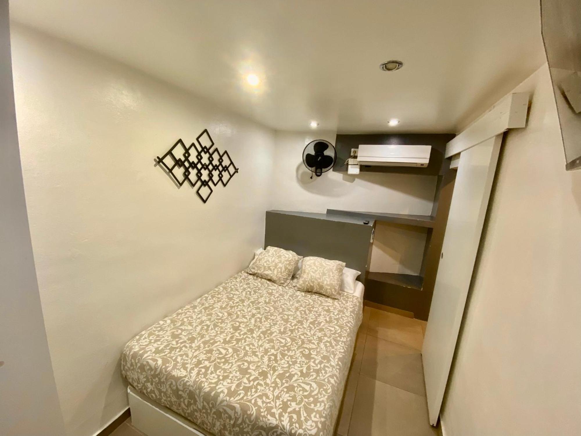 Suites Nuevas Con Bano Privado Frente Al Metro St Mwc Barcelona-Fira L'Hospitalet de Llobregat Bagian luar foto