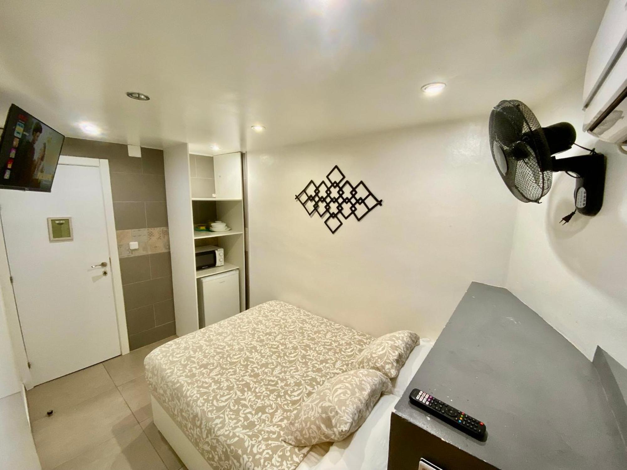 Suites Nuevas Con Bano Privado Frente Al Metro St Mwc Barcelona-Fira L'Hospitalet de Llobregat Bagian luar foto