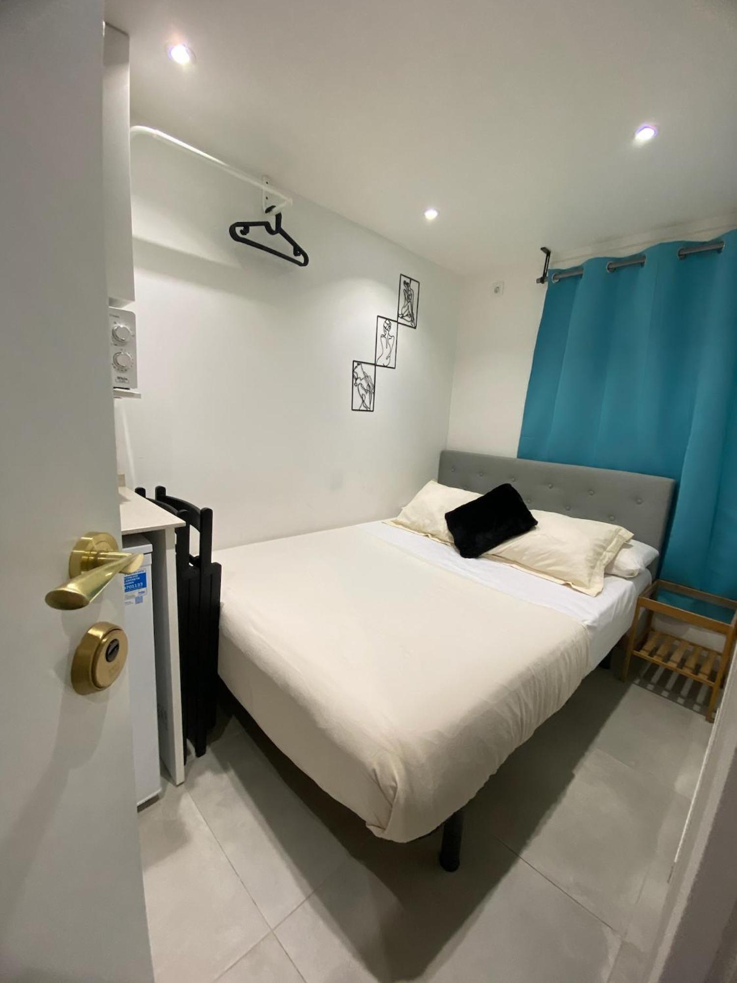 Suites Nuevas Con Bano Privado Frente Al Metro St Mwc Barcelona-Fira L'Hospitalet de Llobregat Bagian luar foto
