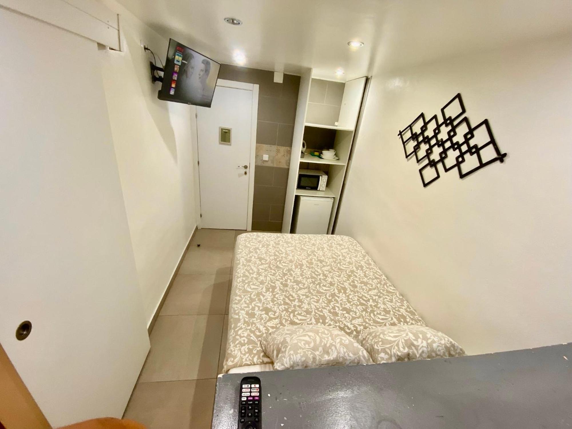 Suites Nuevas Con Bano Privado Frente Al Metro St Mwc Barcelona-Fira L'Hospitalet de Llobregat Bagian luar foto