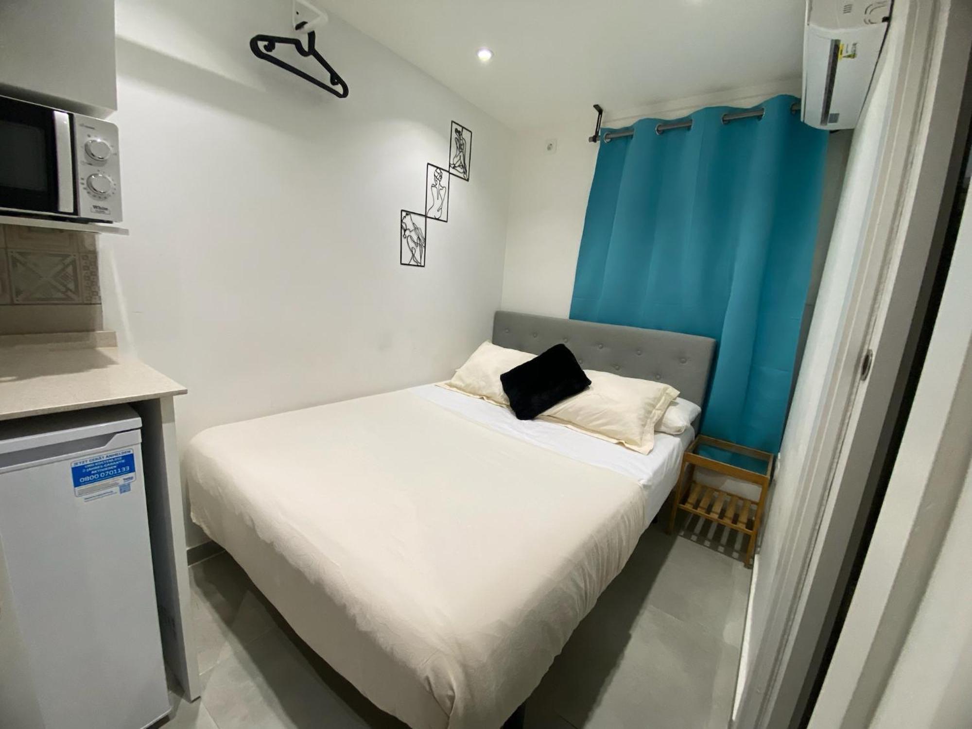 Suites Nuevas Con Bano Privado Frente Al Metro St Mwc Barcelona-Fira L'Hospitalet de Llobregat Bagian luar foto
