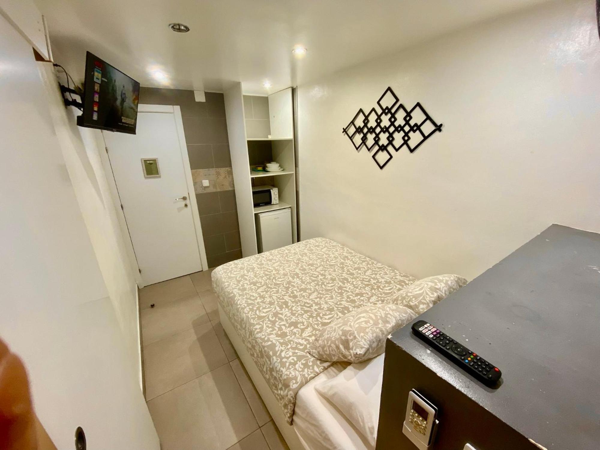 Suites Nuevas Con Bano Privado Frente Al Metro St Mwc Barcelona-Fira L'Hospitalet de Llobregat Bagian luar foto