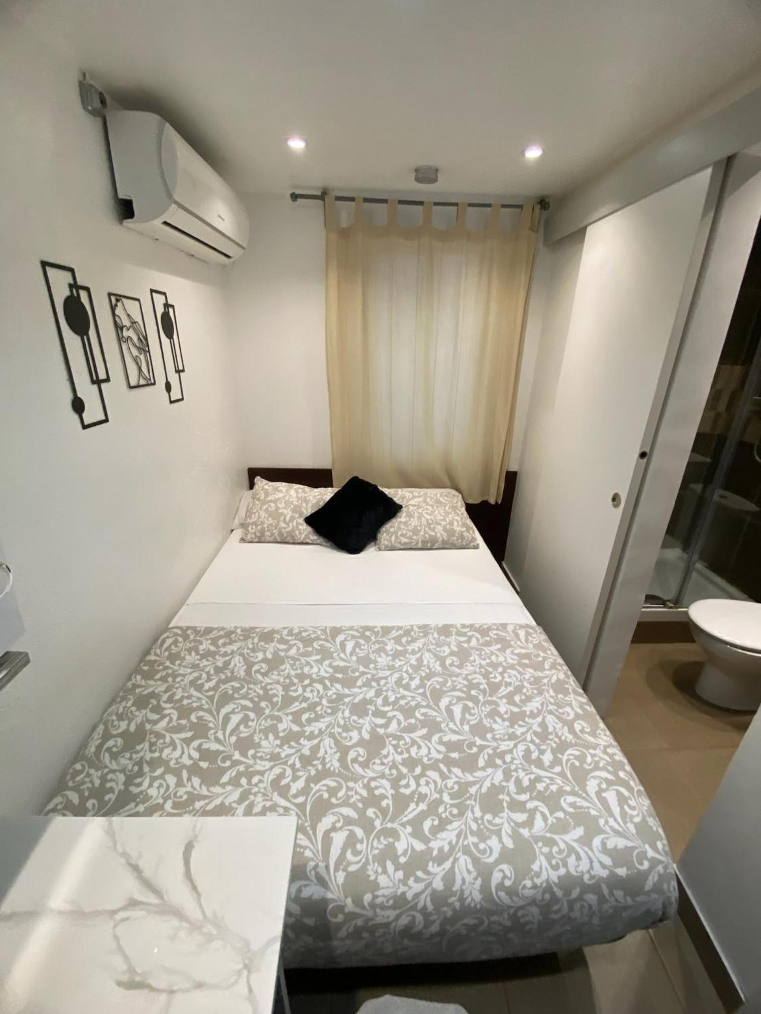 Suites Nuevas Con Bano Privado Frente Al Metro St Mwc Barcelona-Fira L'Hospitalet de Llobregat Bagian luar foto